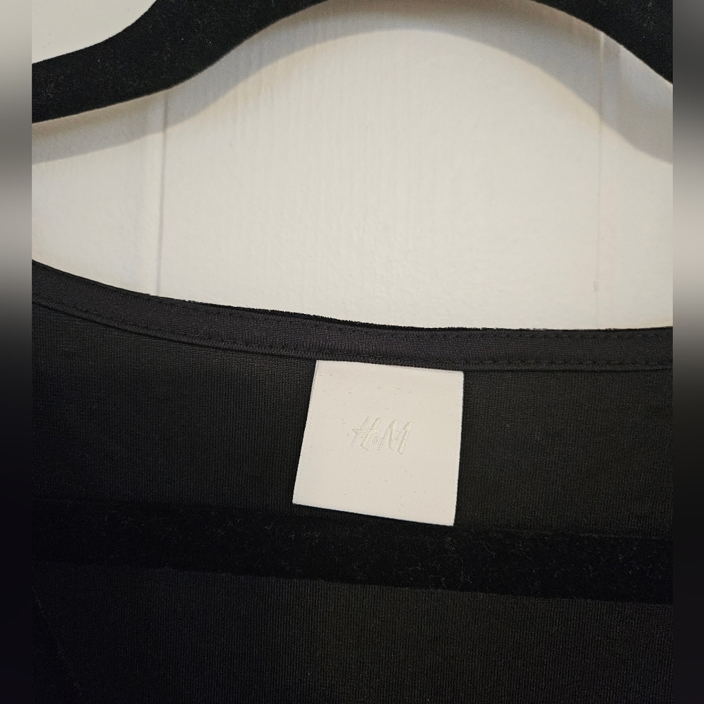 Womens XL rhinestone black velvet top long sleeve H&M short front long back V - Picture 2 of 3